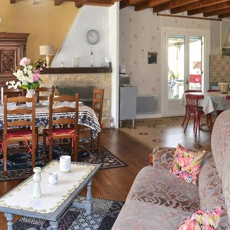 Stunning Home In Biras With Kitchenette מראה חיצוני תמונה